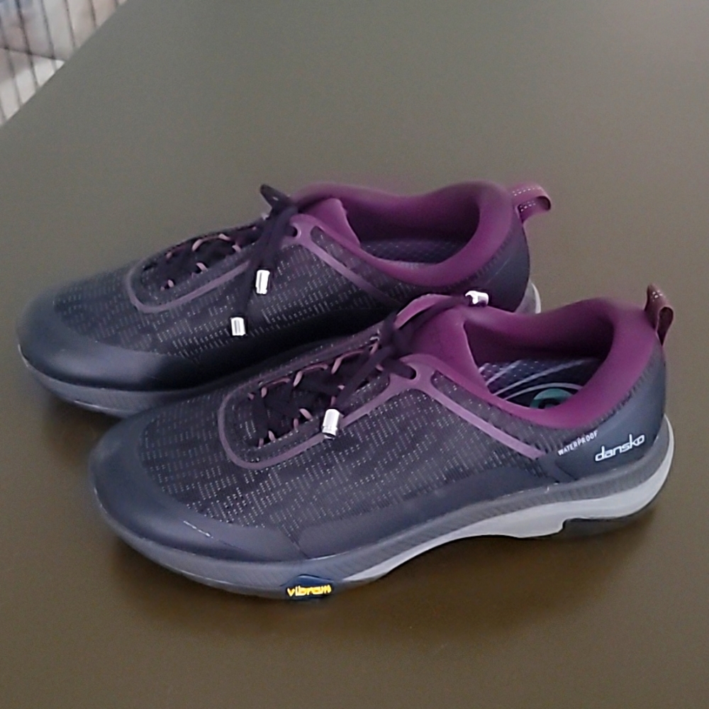 Dansko waterproof hiking sneakers. Size 7.5/8